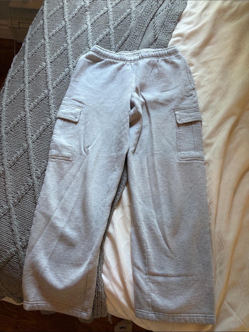 TNA ARITZIA Light Gray Cargo Sweatpants Mega - Cozy Wide-Leg